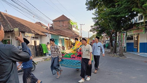 Tradisi male telur dan ambur salim masih dilestarikan oleh masyarakat Bugis Melayu di Kabupaten Jembrana, Kamis (28/9/2023).