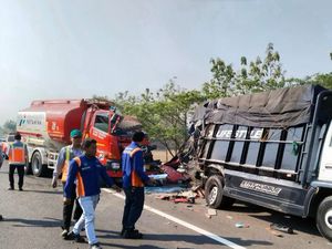 Truk Tabrak Truk di Tol Cipali Gegara Sopir Mengantuk, Satu Orang Tewas