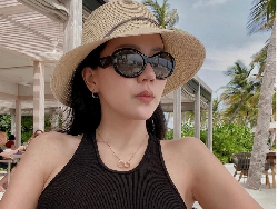 7 Potret Vila Agnes Jennifer Saat Liburan di Maldives, Rp 160 Juta per Malam