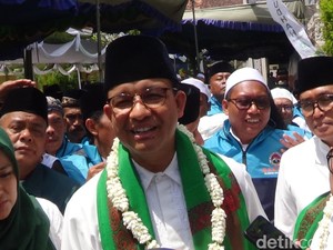 Rangkaian Anies-Imin Daftar ke KPU, Berangkat Naik Jeep Pulang Naik TransJ