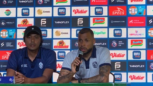 Striker Arema FC Gustavo Almeida saat memberikan keterangan, Jum’at (29/9/2023) di Gianyar.