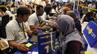 KAI Expo ini diserbu pengunjung yang berburu tiket kereta api dengan harga miring. Bukti antusiasme pengunjung terlihat dari antrean yang memanjang dari luar lobi JCC.