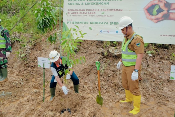 Brantas Abipraya Tanam Pohon