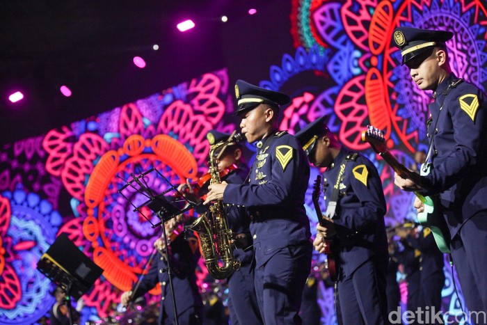 BrassBand PTDI STTD Tampil Spektakuler di Hub Space 2023