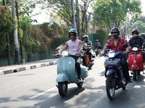 Cerita Kaka Slank Main Vespa Listrik, Disenyumin Banyak Orang