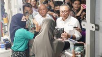 Sebagai informasi, didampingi, Sekretaris Jenderal Kementerian Perdagangan, Suhanto, Direktur Jenderal Perdagangan Dalam Negeri Kementerian Perdagangan Oke Nurwan dan jajaran pejabat lainnya.