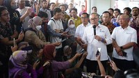 Pantauan detikcom, Jumat (29/09/2023), Ketua Umum PAN ini datang sekitar pukul 10.00 WIB. Dia mengawali kunjungannya dengan menyapa para pedagang dan pengunjung yang sudah antusias menyambut kedatangannya.