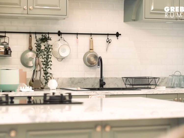 Potret Dapur Arie Untung dan Fenita Arie yang Estetik