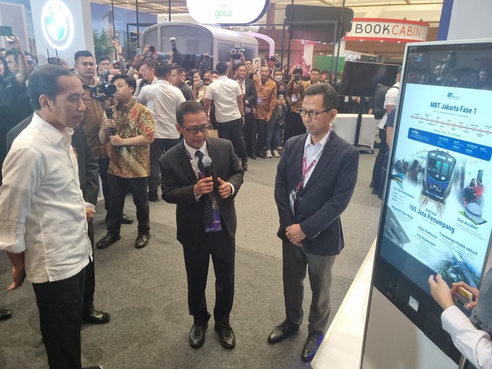 Direktur Utama PT MRT Jakarta (Perseroda) Tuhiyat sela-sela kegiatan Hub Space 2023 di JCC Senayan Jakarta, Jumat (29/9/2023).