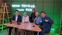 Tim Leader BRI Life Amalia Vannie Shannia (kedua dari kiri) bersama Narti agen BRI Link Kantor Cabang Cepu Unit Karang Boyo Jawa Tengah (kedua kanan) dan Dept. Head BRI Insurance F. Afkha Sirait menjadi pembicara diskusi “BRILink Talks: Lindungi Negeri Dengan Asuransi di Agen BRILink”.  