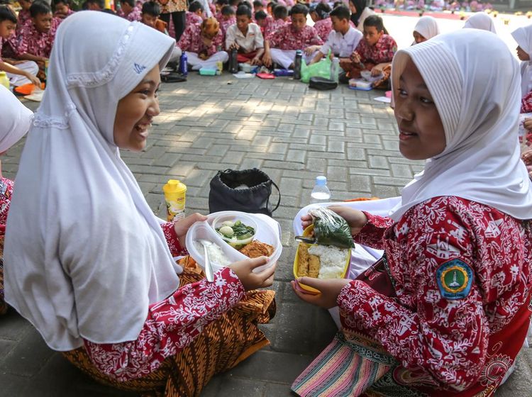 Gerakan Makan Bergizi di Sekolah untuk Cegah Stunting