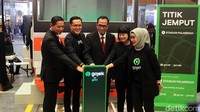 Gojek bersama Menteri Perhubungan Budi Karya Sumadi meresmikan peluncuran fitur barunya, yakni GoRide Transit.  