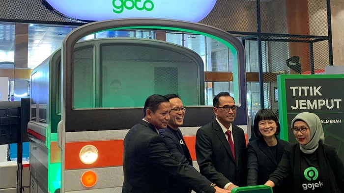 GoRide Transit Meluncur.