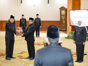 Gubernur Khofifah Lantik 5 Pejabat Eselon II Pemprov Jatim, Ini Daftarnya