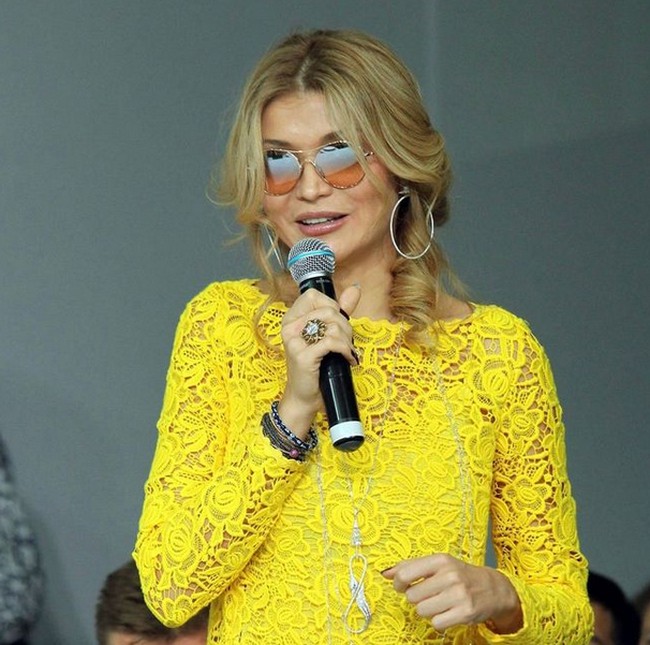Inilah penampilan Gulnara di tahun 2011 dalam acara brand perhiasan Chopard. Wanita yang kini berusia 51 tahun itu bekerjasama dengan Chopard merilis koleksi bernama Guli for Chopard. Foto: dok. Instagram/@real_gulnarakarimova