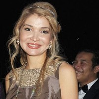 Selain menjalani organisasi, Gulnara memiliki bisnis perhiasan dan menjadi penyanyi pop di negaranya. Foto: dok. Instagram/@real_gulnarakarimova