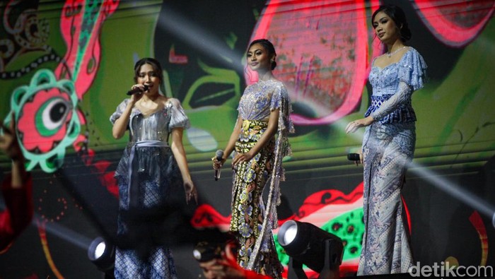 Penampilan Novia Bahmid, Olivia, dan Maribeth di pembukaan Hub Space X KAI Expo 2023.