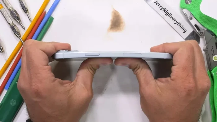 iPhone 15 disiksa dan lolos bend test