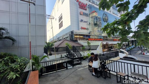 Iro Rumah Kopi, Kedai kopi yang berada di area Kemdikbud.
