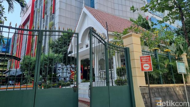 Iro Rumah Kopi, Kedai kopi yang berada di area Kemdikbud.