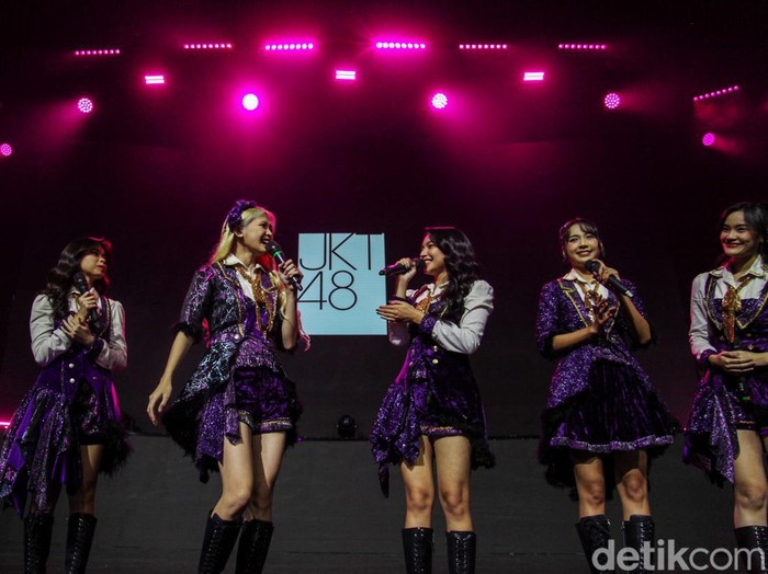 JKT48 menjadi penampilan yang paling ditunggu-tunggu di Hub Space 2023. JKT48 tampil sekitar pukul 20.05 WIB di atas panggung Hub Space 2023, JCC, Senayan, Jakarta Pusat pada Jumat (29/9/2023) malam.
