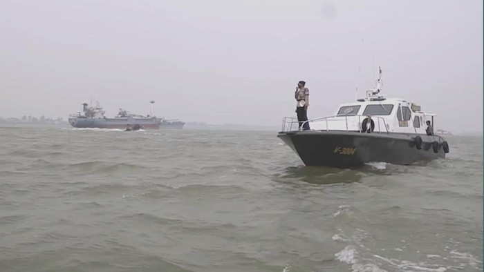 Kabut asap mengganggu lalulintas perairan di Sumatera Selatan