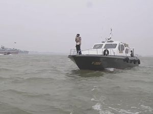 Kabut Asap Ganggu Lalu Lintas Perairan Sumsel, Ini Imbauan Polairud