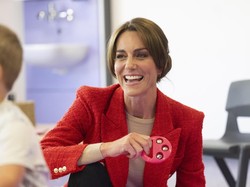7 Potret Kate Middleton Tampil Fresh dengan Rambut Baru, Kini Berponi Chic