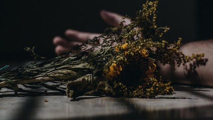 10 Ciri-ciri Orang yang Mau Meninggal Menurut Medis, Jangan Anggap Sepele!