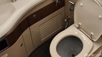 Toilet duduk di Kereta Cepat Jakarta Bandung (KCJB) sudah mengadopsi teknologi vakum, seperti yang ada di pesawat.