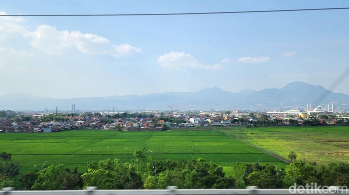 Kereta Cepat Jakarta Bandung