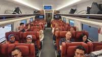 Penampakan kelas bisnis di Kereta Cepat Jakarta Bandung (KCJB).