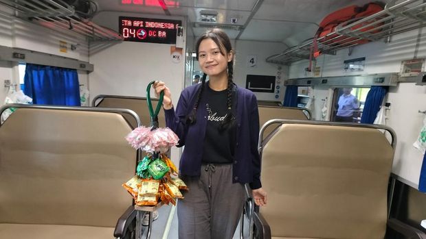Nostalgia pedagang asongan di kereta