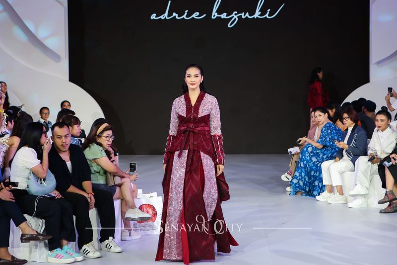 Koleksi Adrie Basuki Artisan di Fashion Nation 2023
