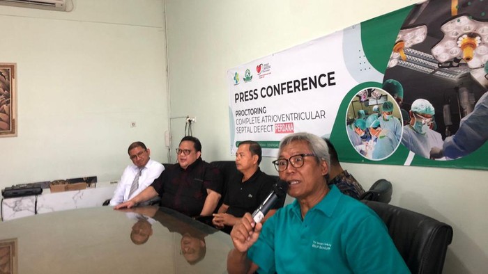 Konferensi pers operasi bedah jantung anak terbuka di RSUP Prof Dr IGNG Ngoerah, Denpasar, Jumat (29/9/2023). (Muhamad Ramdan Fahlevi/detikBali)