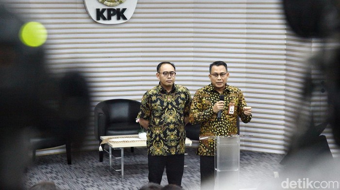 KPK Jelaskan Hasil Penggeledahan Rumah Dinas Mentan KPK Jelaskan Hasil Penggeledahan Rumah Dinas Mentan