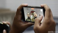 Sejumlah uang ditemukan penyidik dalam penggeledahan yang berlangsung selama 20 jam.