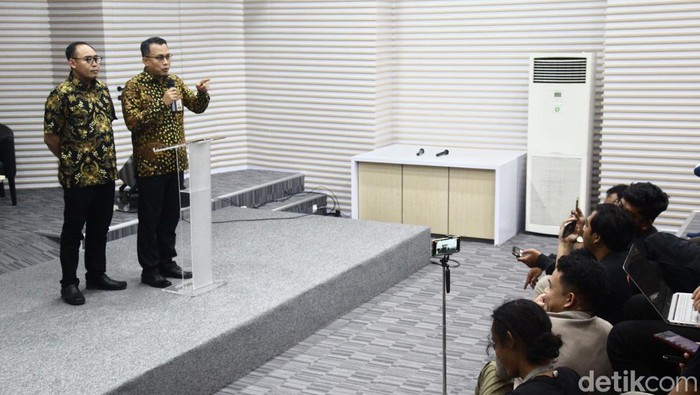 KPK Jelaskan Hasil Penggeledahan Rumah Dinas Mentan KPK Jelaskan Hasil Penggeledahan Rumah Dinas Mentan