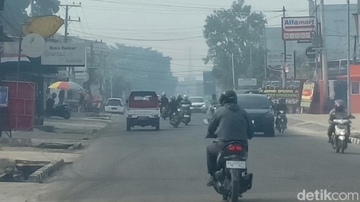 Kualitas udara yang tak bersahabat mulai meresahkan warga Jambi