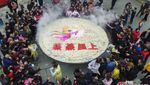 Gede Banget! 10 Kue di Dunia Ini Ukurannya Lebih Besar dari Manusia