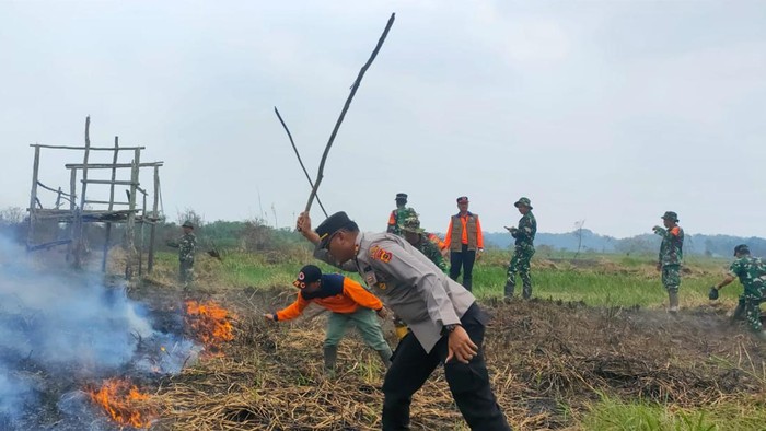 Lahan di Muaro Jambi Terbakar Hingga 17 Jam