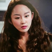 Aktris ini pun sudah cukup banyak bermain dalam proyek-proyek besar, seperti The Legend of the Blue Sea, Where Stars Land, The Penthouse 2, dan Work Later, Drink Now 2. Foto: Instagram @suryeon_lee