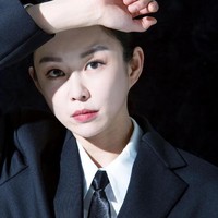 Lee Su Ryeon dikenal sebagai aktris sekaligus mantan pengawal presiden. Ia bahkan merupakan salah satu tim sekuriti pertama di Rumah Biru Korea. Foto: Instagram @suryeon_lee