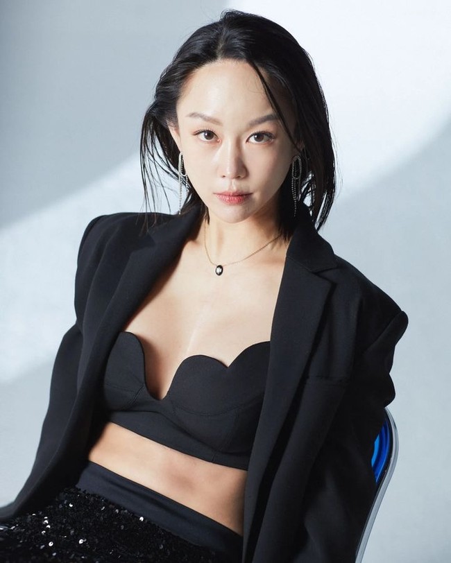 Sekarang aku mencintai akting. Semakin aku berusaha membawa keluar perasaan di dalam hatiku, aku lebih memahami perasaan orang lain. Aku merasa hidup, pungkasnya. (hst/eny) Foto: Instagram @suryeon_lee