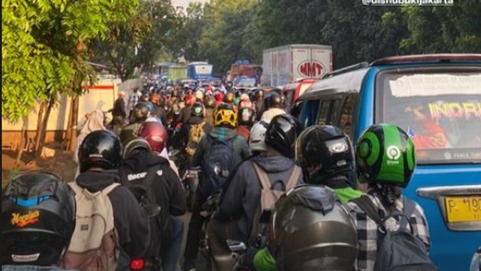 Macet di Kampung Rambutan
