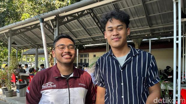 Mikael Bagastama Jatinitiraga (Mike) dan Muhammad Akbar Ariffandi (Fandi) saat ditemui di Direktorat Teknologi Informasi (DTI) UGM, Sleman, Jumat (29/9/2023)
