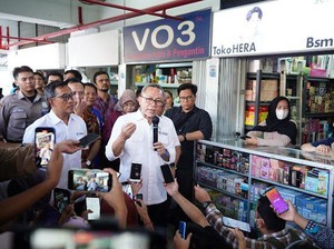Soroti Permainan Harga Toko Offline-Online, Zulhas: Jangan Saling Mematikan