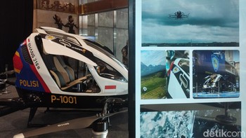 Mobil terbang EHang 216 AAV dipamerkan pada booth Prestige dalam acara Hub Space x KAI Expo 2023 yang diselenggarakan di Jakarta Convention Cente. Foto: Argya Dharma Maheswara/detikcom