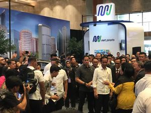 Momen Jokowi Berkeliling Kunjungi Stan Hub Space 2023