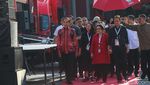 Momen Megawati Resmikan Mobil Bioskop Keliling PDIP